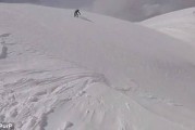 美国科罗拉多州滑雪客遇上雪崩极速逃命