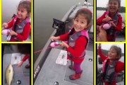 美国小女孩拿起玩具鱼杆试着玩 竟钓起半米长大鲈鱼