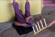 “最厉害的屁”：菲律宾男子在30秒内用屁吹熄灭五盏蜡烛创造世界纪录