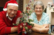 英国72岁老翁家中的150年历史圣诞树可能是全英最古老圣诞装饰